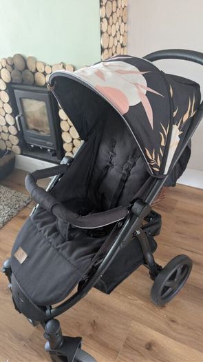 Beautiful Lionelo Stroller - Excellent Condition