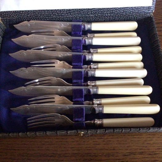 Vintage Epns Fish Knives and Forks Boxed