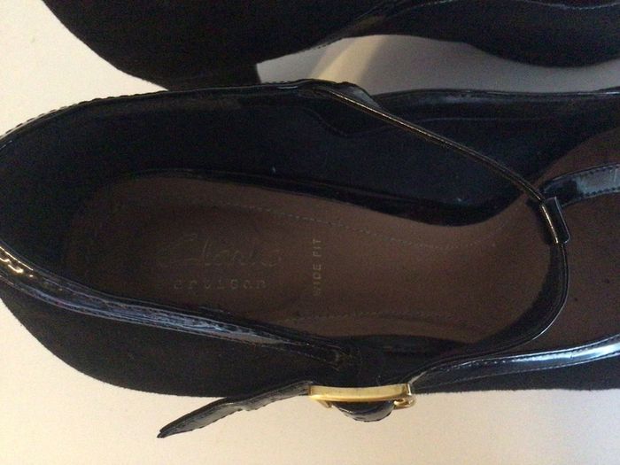 Clarks Ladies Suede Leather Mary Jane Court Shoes Wide Fit size 7.5 E Can Post