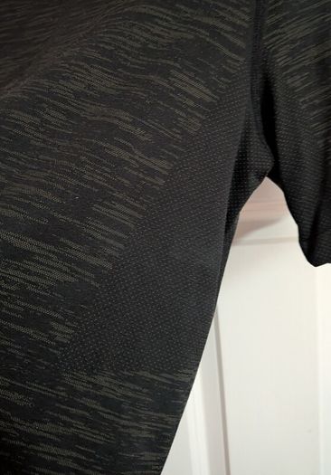 Training t-shirt - size S - please read full ad