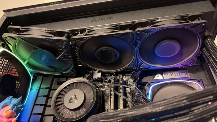 High-End TUF Gaming PC- RTX 5070 Ti OC Edition / Ryzen 7 9800X3D + AOC 27" Gaming Monitor