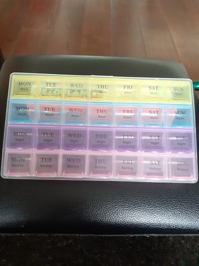 7 days pill box morning noon afternoon and evening poll organizer 28 daily compartment case perfect for travel 12 euro