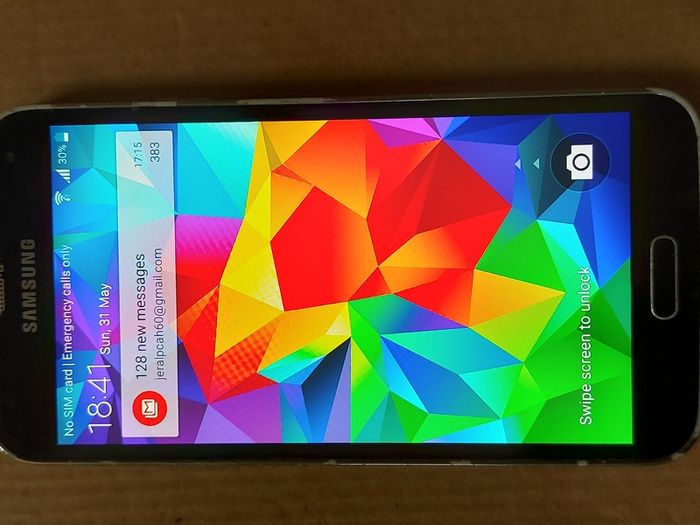 Samsung Galaxy S5, 16GB HDD, 4GB Ram,  3 network possibly, excellent cosmetic condition and working fine