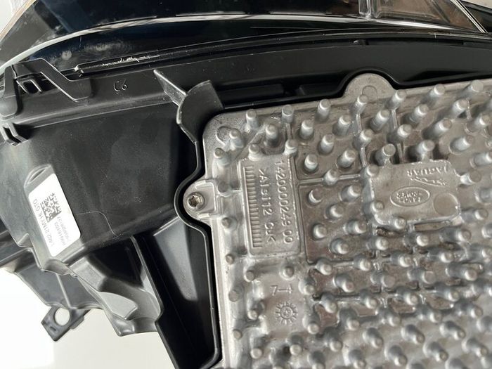 2024 Land Rover Discovery headlight
