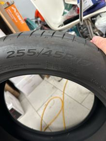 Tesla Y Tyre 19