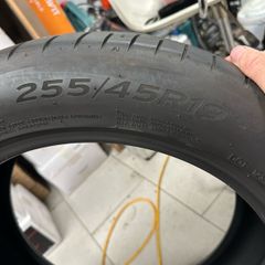 Tesla Y Tyre 19