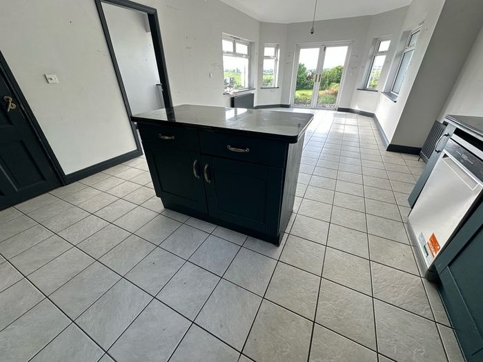 Solid oak shaker kitchen painted in railings