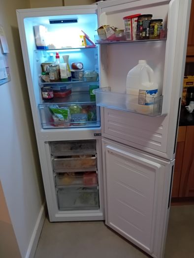 Hoover 252L Low Frost Freestanding Fridge Freezer - White