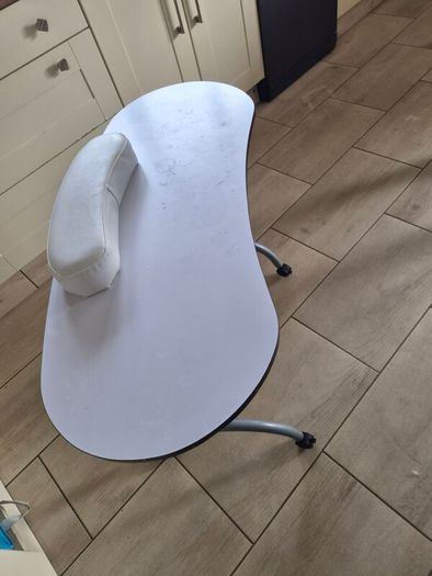 Nail table
