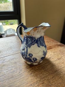 Blue and Willow porcelain jug with coat of arms