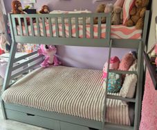 triple bunk bed