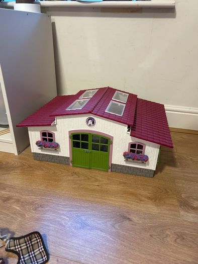 Schleich horse stable/barn