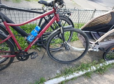 bike trailer and ladies bike