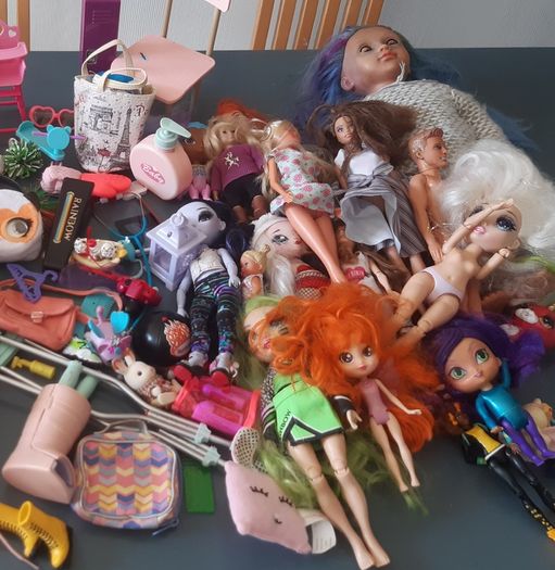 Collection of dolls,clothes and accessories
