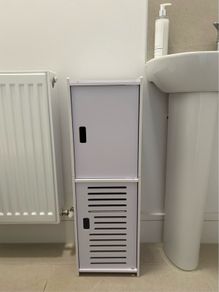 4 bathroom / storage cabinets