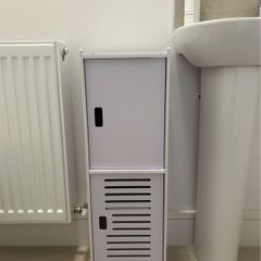 4 bathroom / storage cabinets