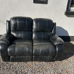 2 seater recliner by 2