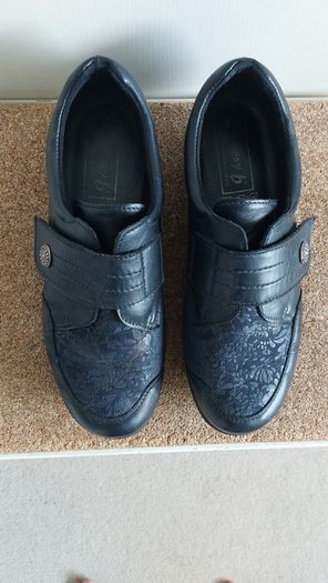 2 pairs of ladies 'easy b' shoes size 40