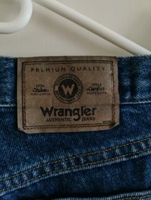 Wrangler cotton denim unisex jeans 32 waist and 34 leg in very good condition with no issues see last two photos for exact measurements FREE TRACKED POSTAGE INCLUDED
