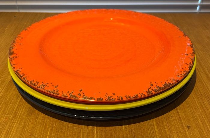 Large Melamine Dinner Plates (4)