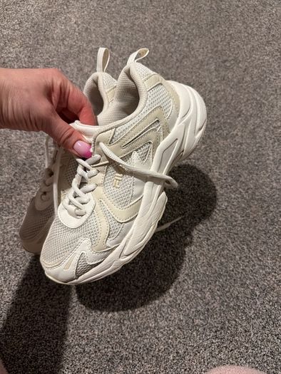 girls sneakers Fila