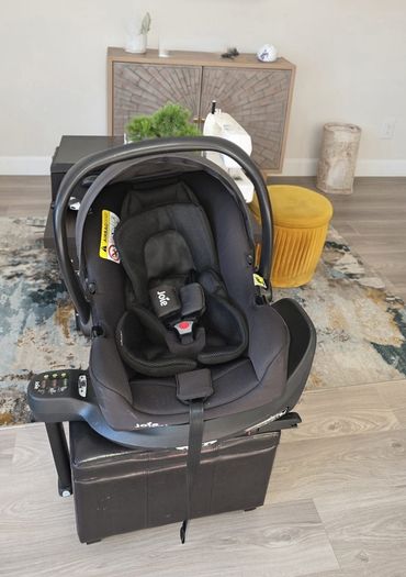 SPOTLESS Joie I- snug 2 car seat and rotating isofix base