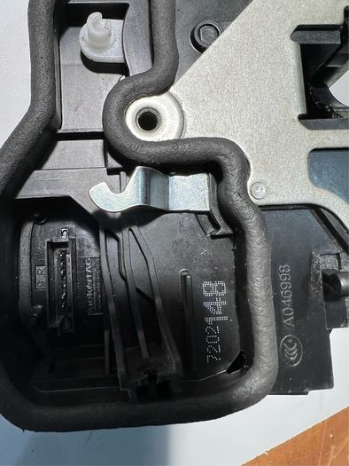 BMW 5 series e60 drivers side rear Door Latch Actuator Catch Right Rear 7202148