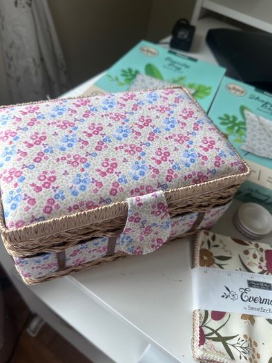 Sewing Machine and huge accessories/fabric bundle