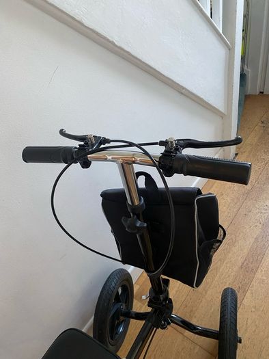 Knee scooter