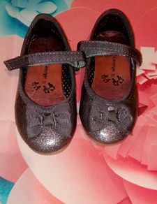 Girls shoes size 22