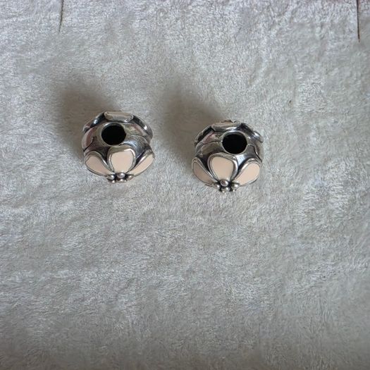 Pandora cherry blossom clips charm, featuring smooth cream enamel petals and a sterling silver beaded center very good condition