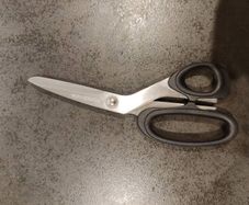 Sewing scissors