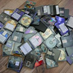 Large collection of assorted MiniDiscs (5 each)