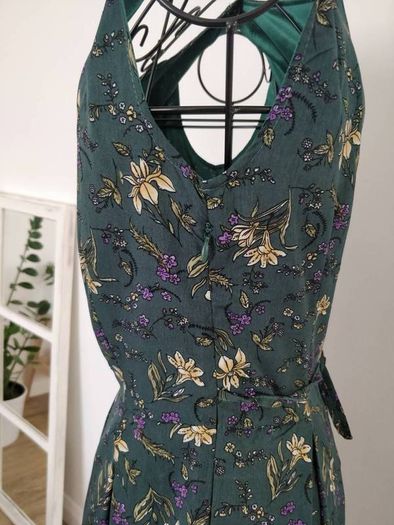 Green dress with flower pattern size 8