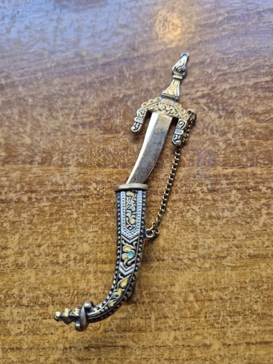 Vintage Sabre Blade Sword Brooch Tie Pin Clip Toledo Damascene Style Goldtone