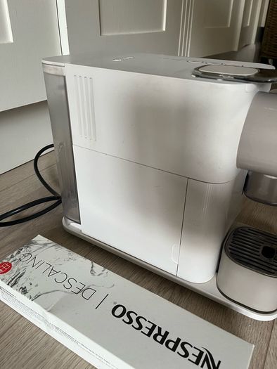 Nespresso Lattissima One and Descaling Kit