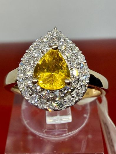 Gold Luxuriant 9K Yellow Gold AAA Loop Clean Chantaburi Yellow Sapphire & Lab Grown Diamond
