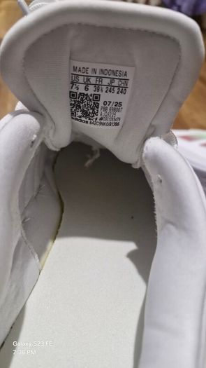 Genuine adidas Womens Courtblock runners size 6 new