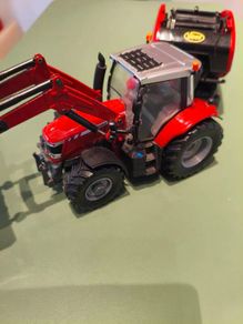 TOMY diecast tractor and spreader