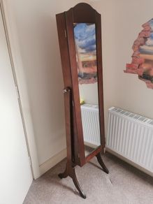 Jewelry mirror cabinet