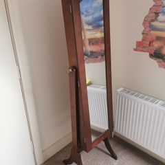 Jewelry mirror cabinet