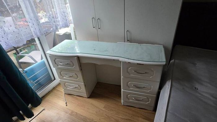 desk/dresser