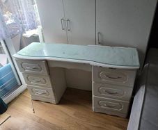 desk/dresser