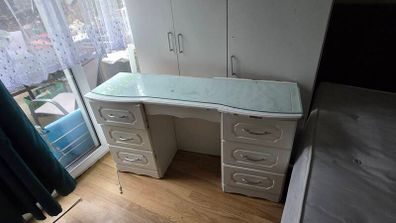 desk/dresser