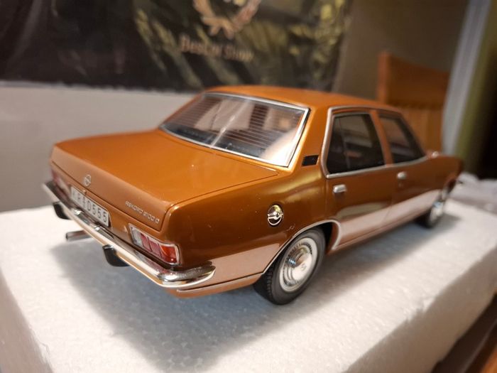Opel Rekord Series D 2100d 1973 - 1/18 - New In Box