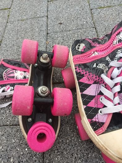 Roller Skates,  size (34) 2