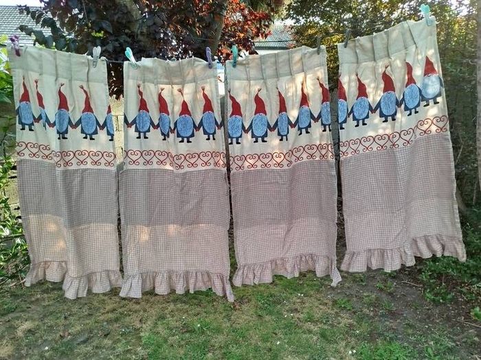 4 x Small Curtains