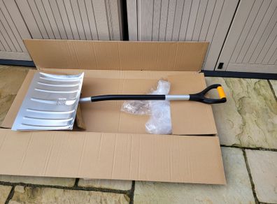 Strong Aluminium Snow Shovel, yard scraper. Ultralight.