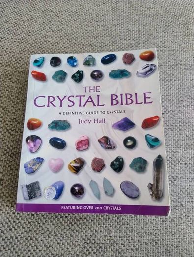 The Crystal Bible a definite guide to crystals by Judy Hall 400 pages in good condition FREE STANDARD POSTAGE INCLUDED