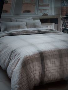 Dorma King Graphic Duvet  Cover(used)